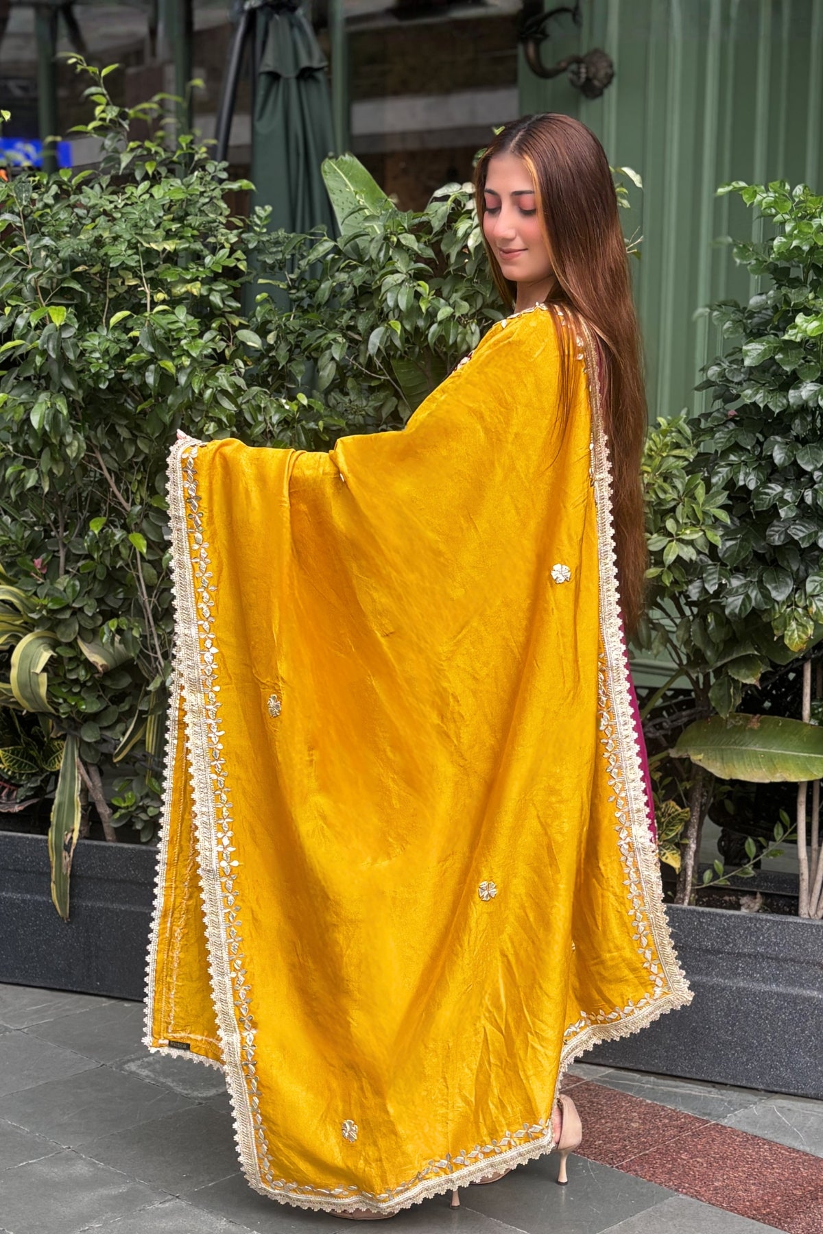 Gulnaar-e-Zafran Choga Set