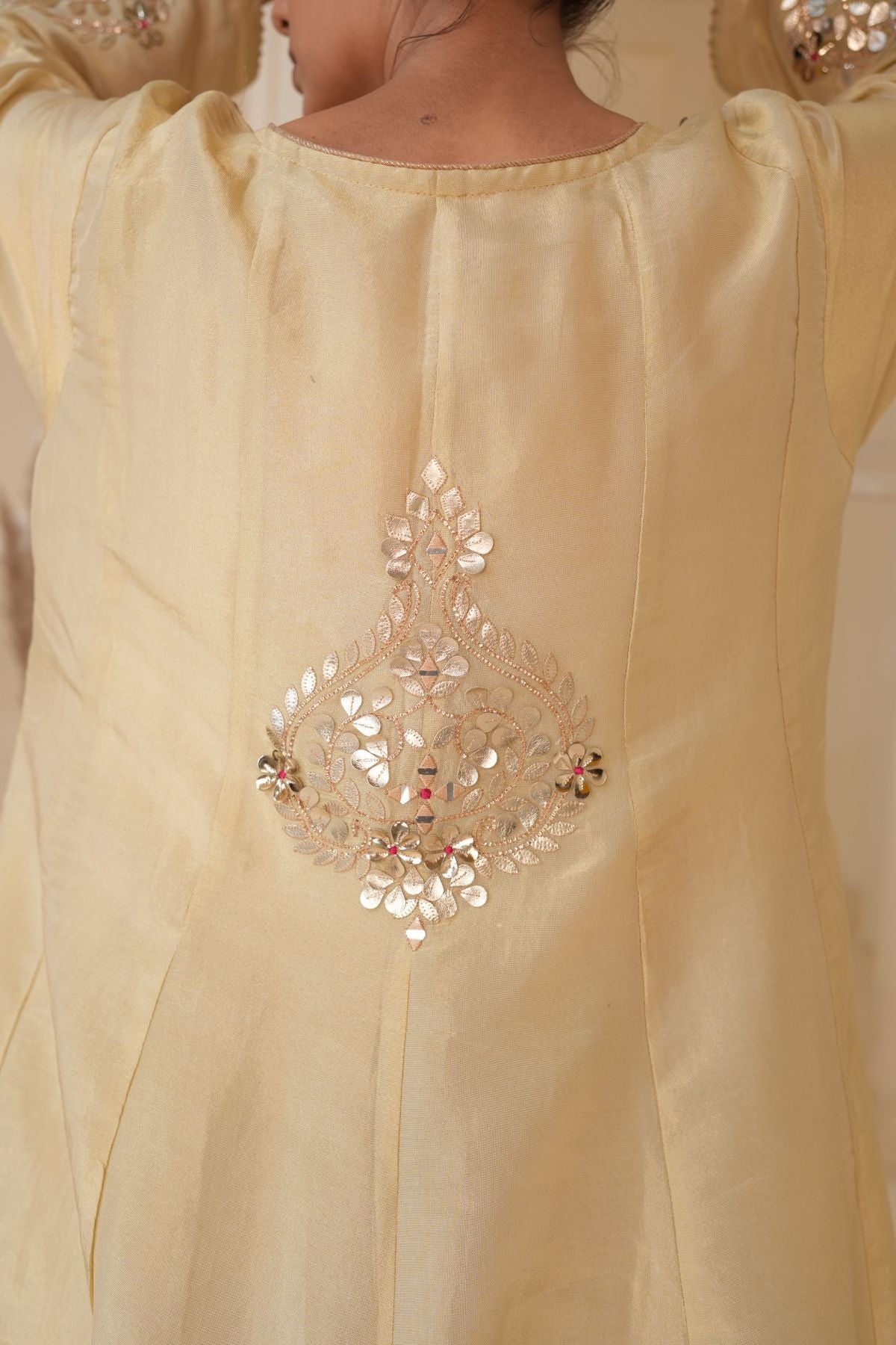 Gulzaar-e-Ishq Choga Set