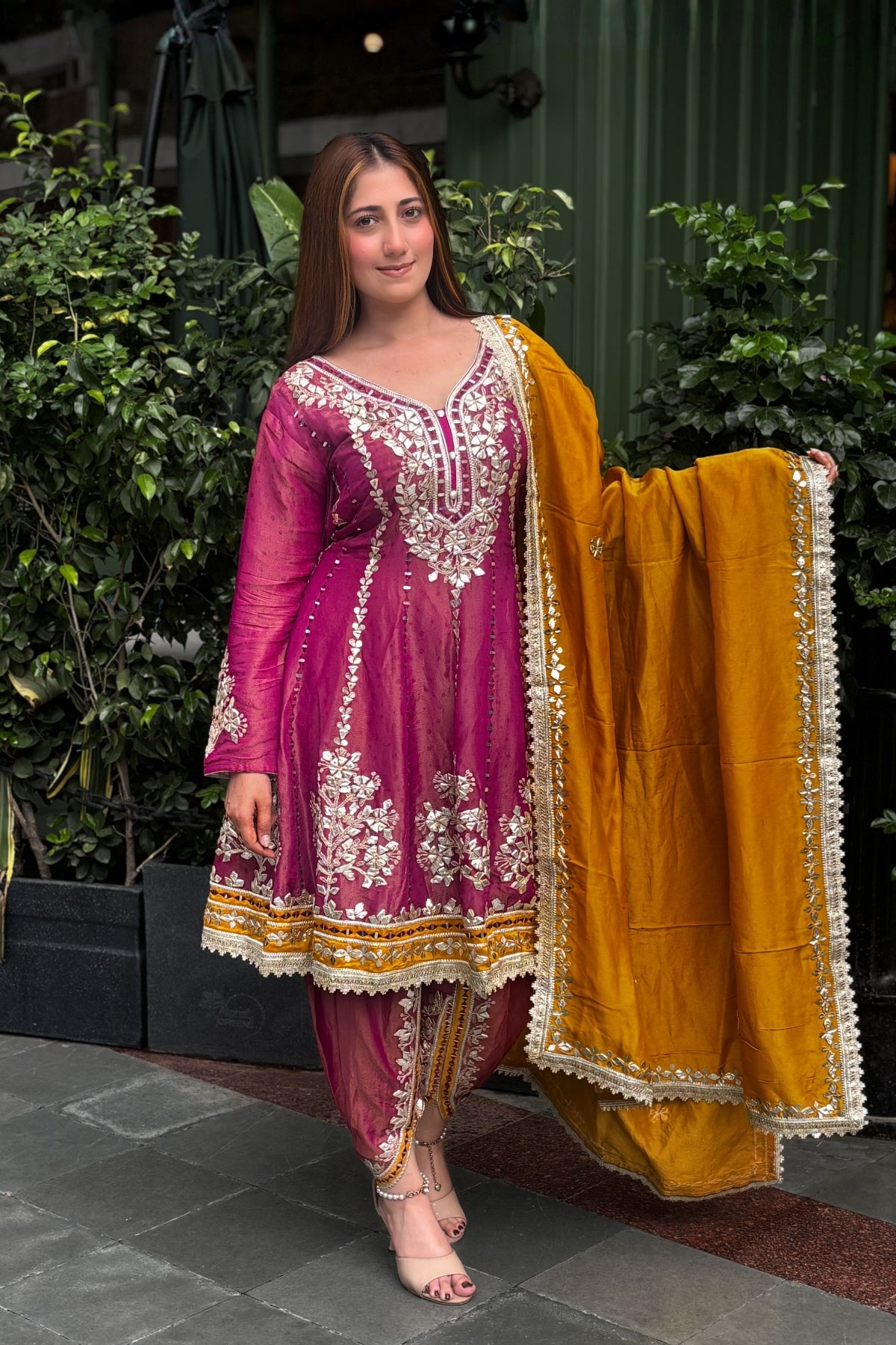 Gulnaar-e-Zafran Choga Set