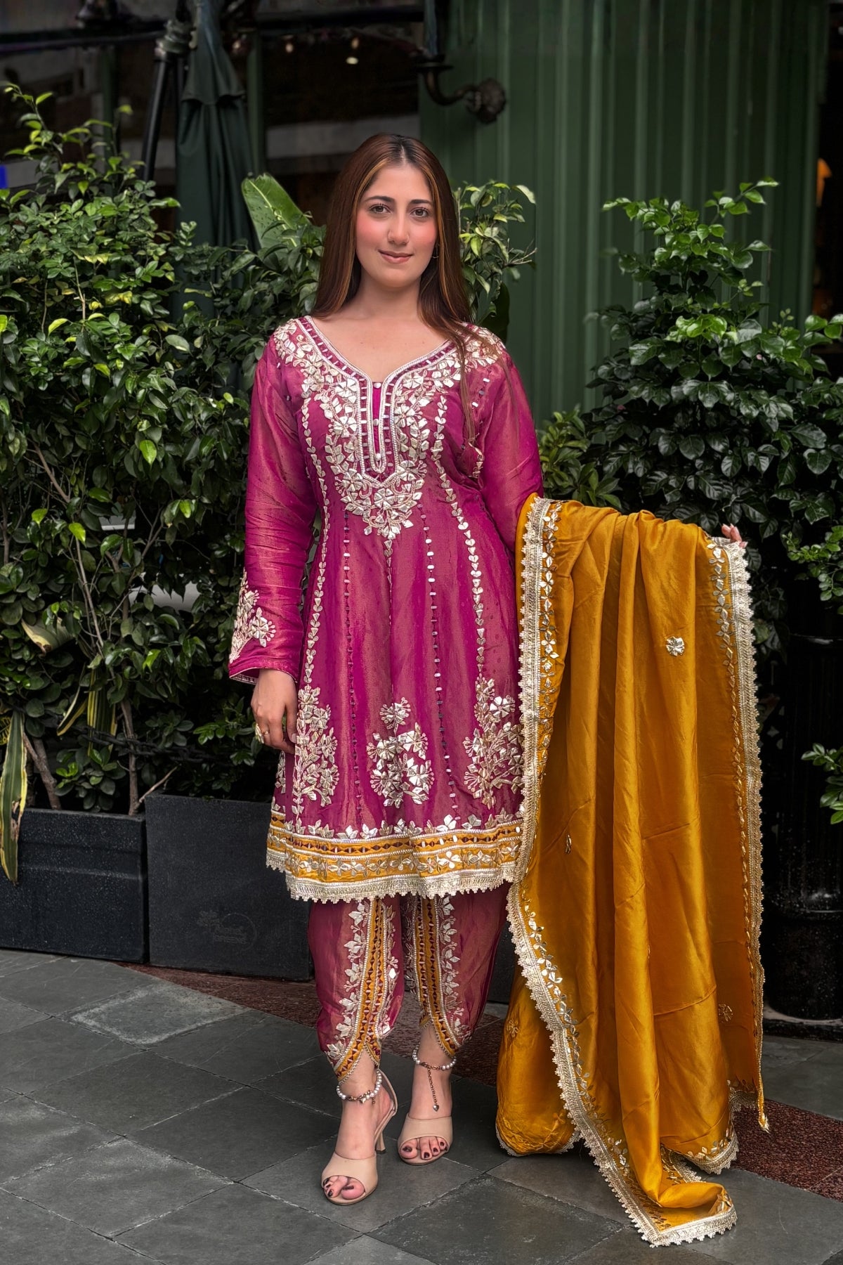 Gulnaar-e-Zafran Choga Set