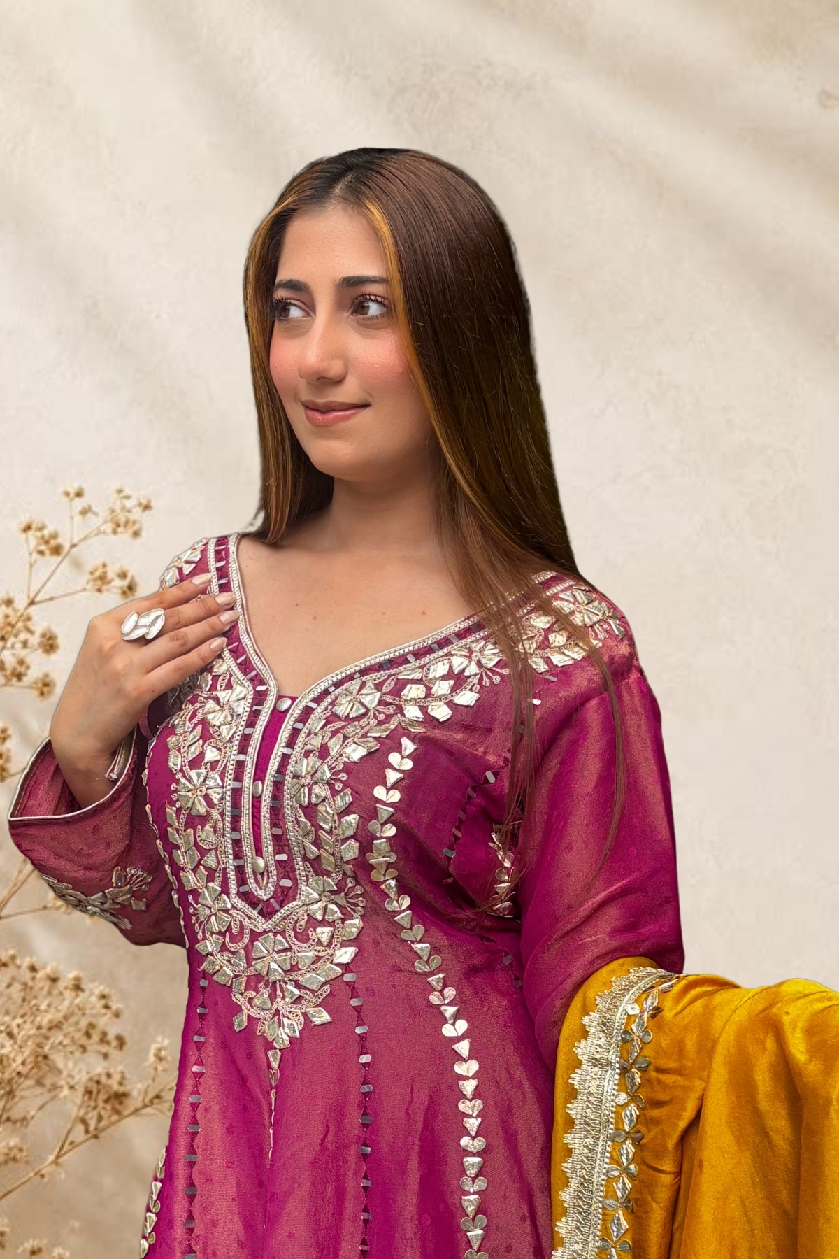 Gulnaar-e-Zafran Choga Set