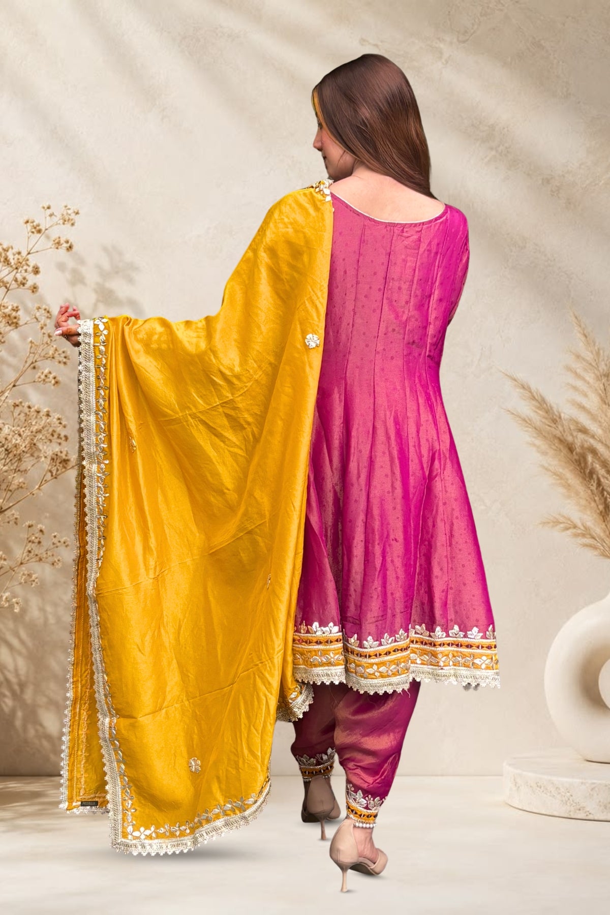 Gulnaar-e-Zafran Choga Set