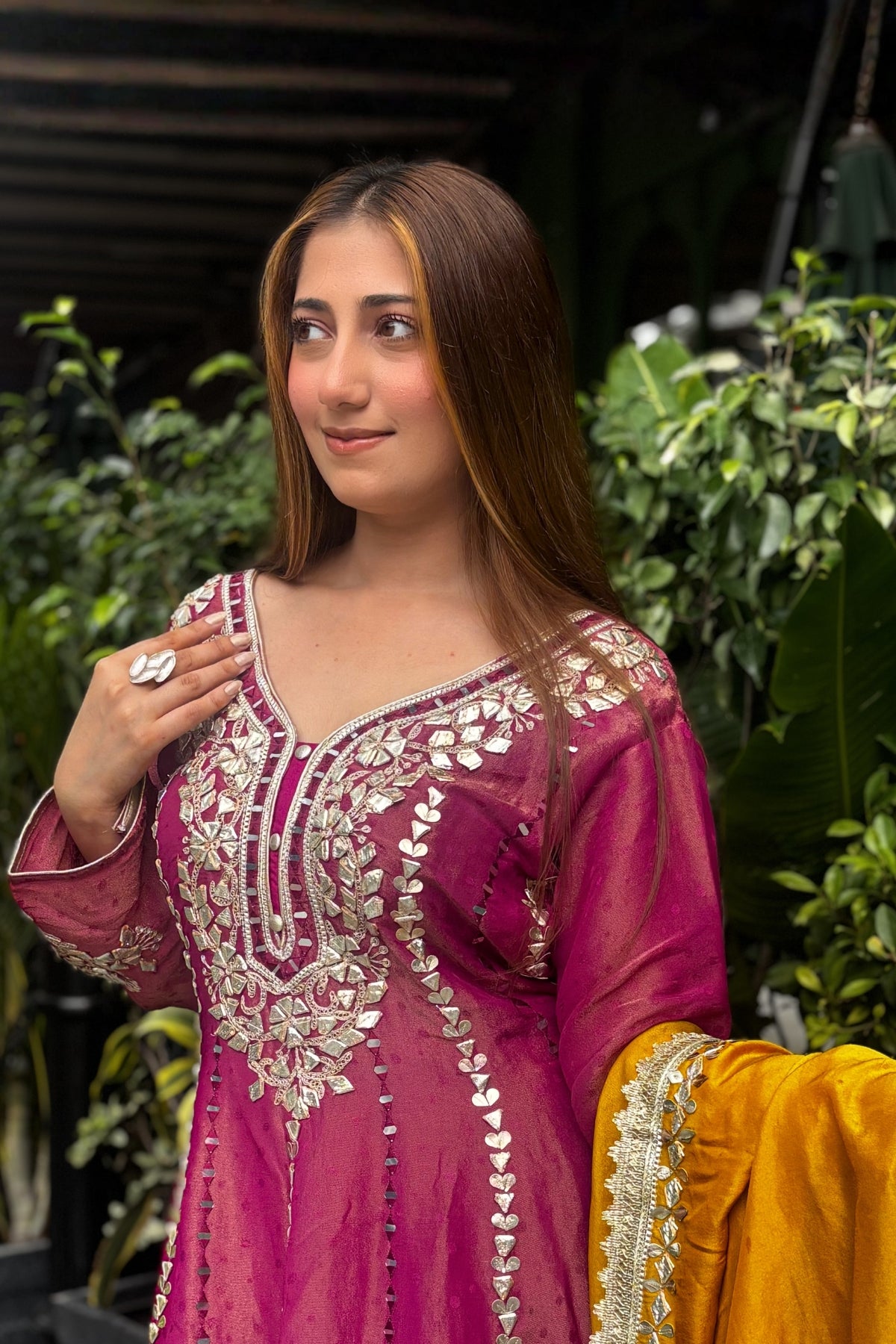 Gulnaar-e-Zafran Choga Set