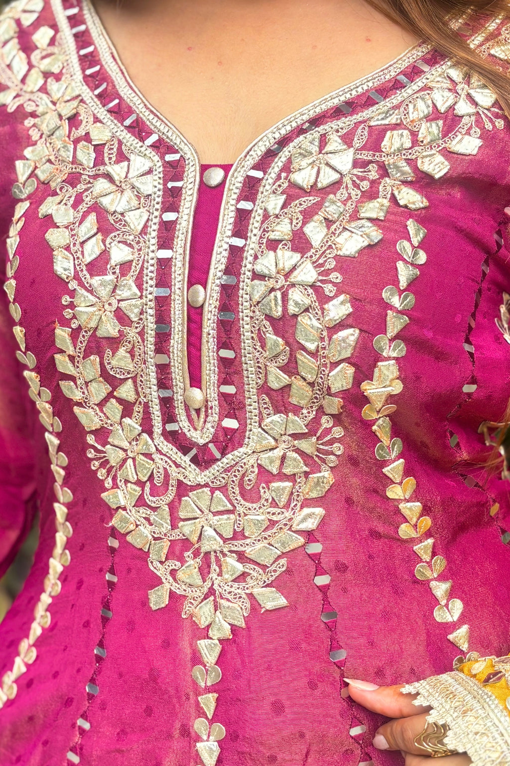 Gulnaar-e-Zafran Choga Set