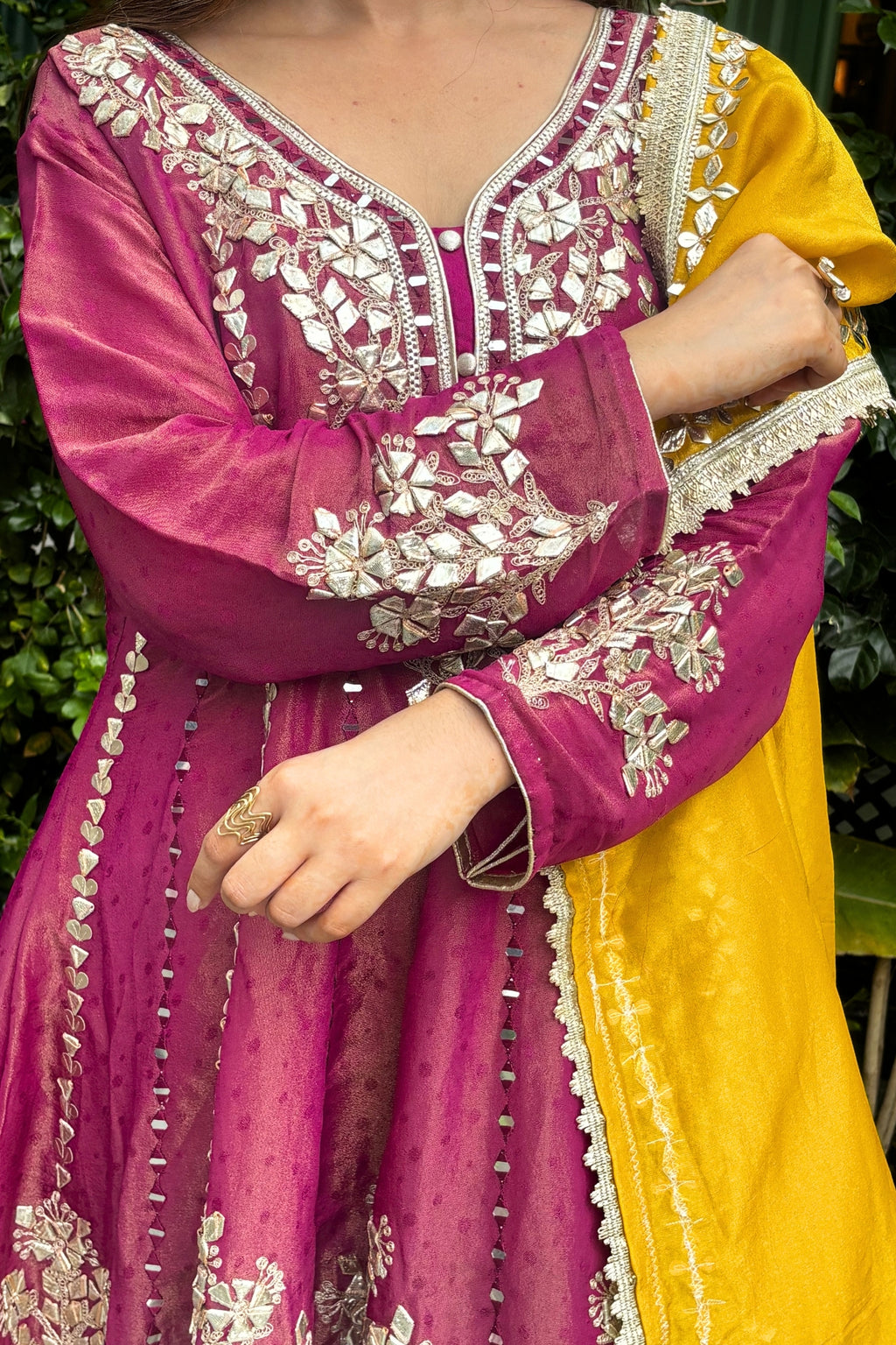 Gulnaar-e-Zafran Choga Set
