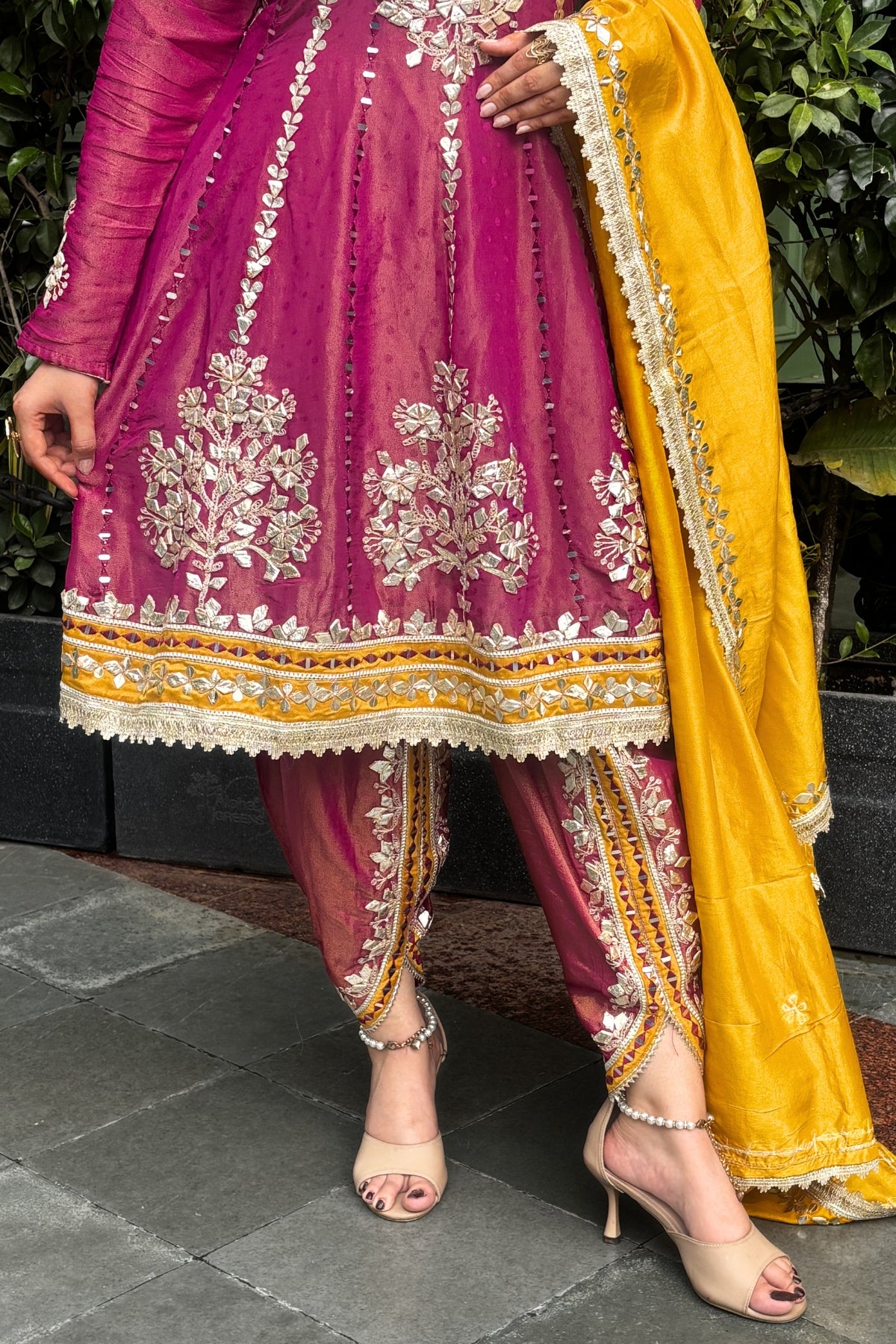 Gulnaar-e-Zafran Choga Set