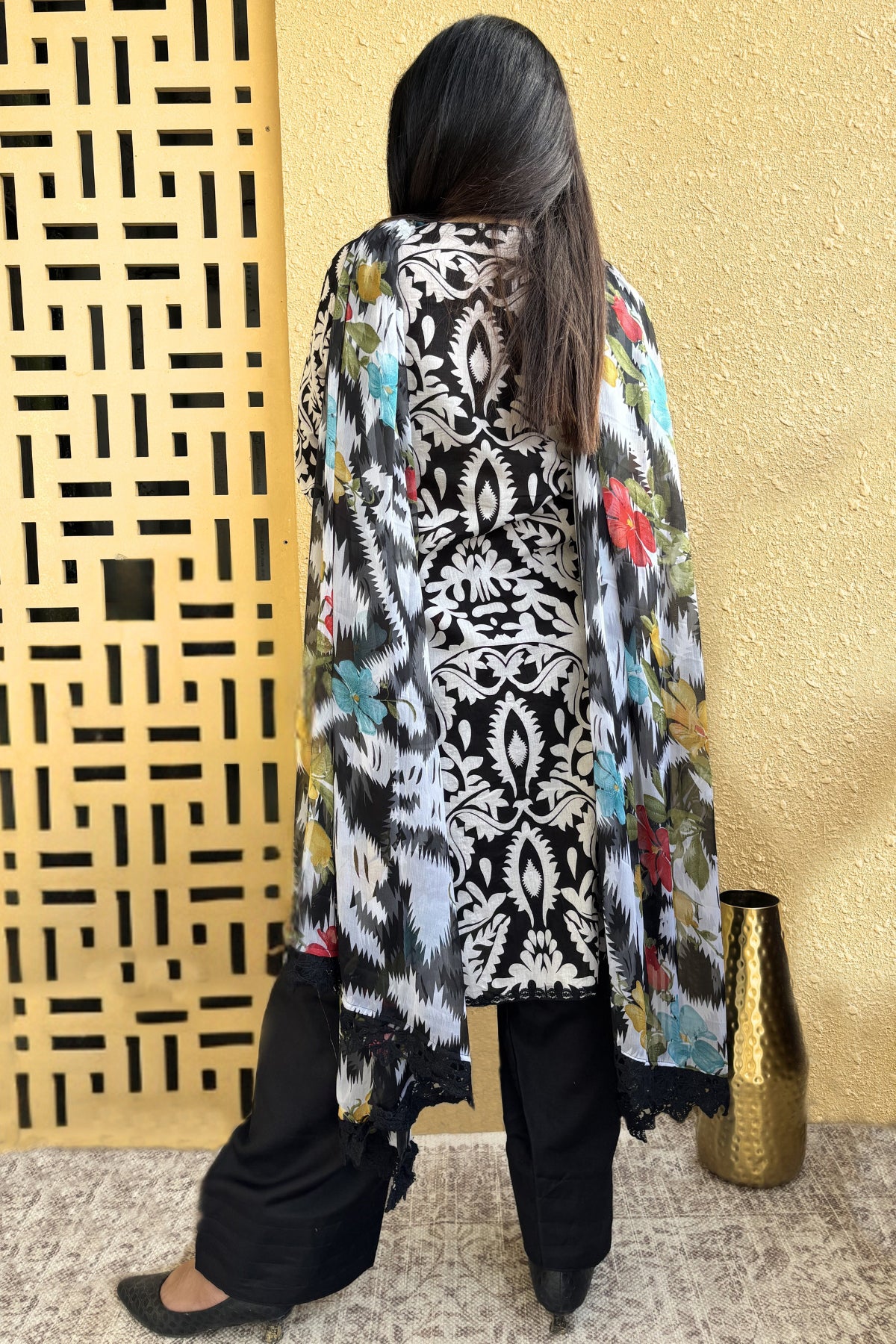 Arezia Noir Lawn Kurta with Farshi Salwar Set