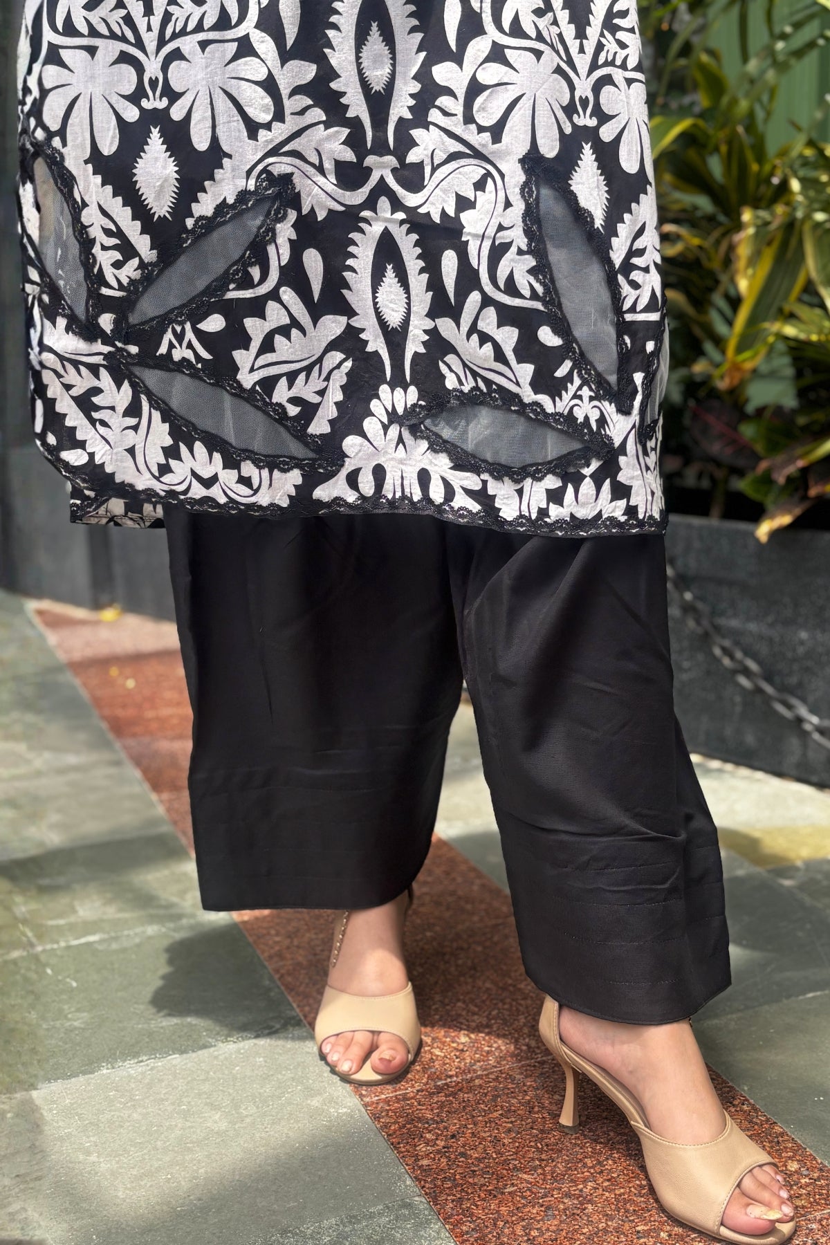 Arezia Noir Lawn Kurta with Farshi Salwar Set