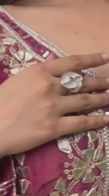 Gulnaar-e-Zafran Choga Set